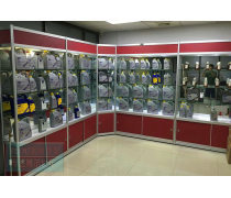 數(shù)碼產(chǎn)品展柜熱賣(mài)促銷(xiāo)，引領(lǐng)科技消費(fèi)新浪潮